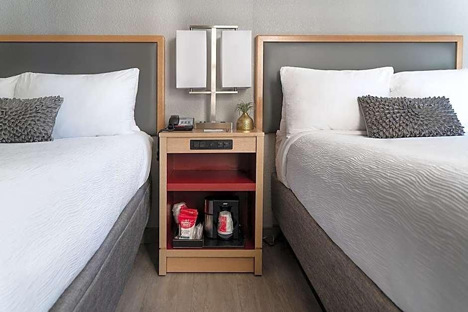 Hotel Saint Clair - Magnificent Mile 4*