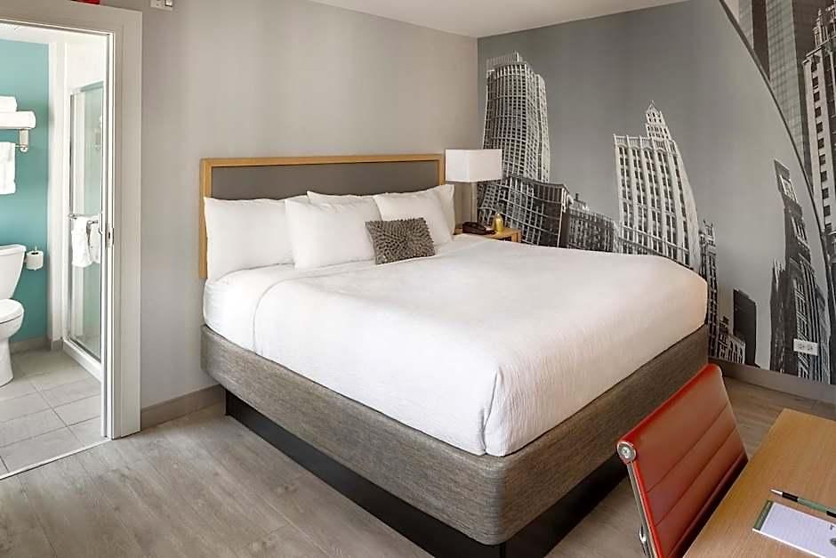 Saint Clair - Magnificent Mile Chicago