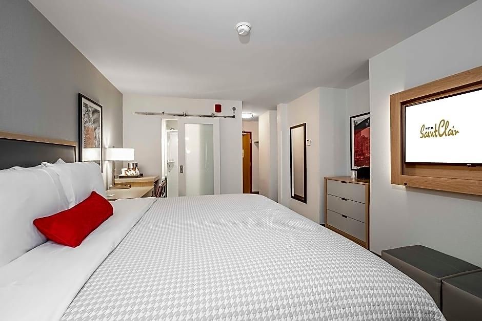 Saint Clair - Magnificent Mile Hotel 4*