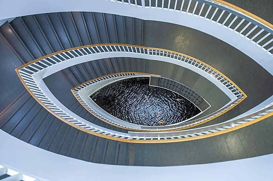 Saint Clair - Magnificent Mile Hotel 4*