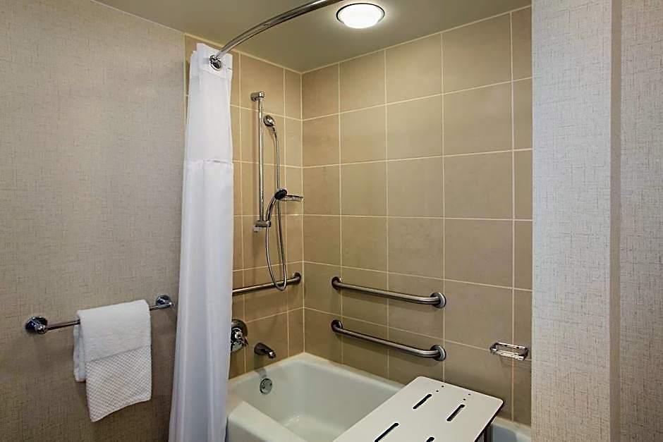 Hilton Magnificent Mile Hotel 3*