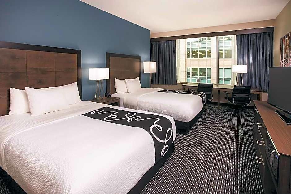 La Quinta & By Wyndham Downtown Chicago