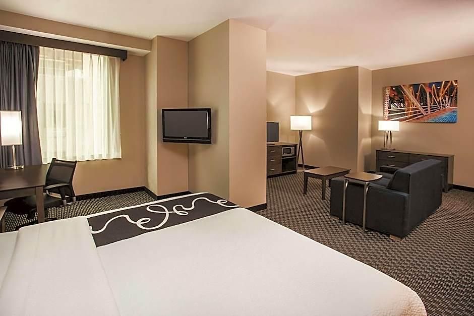 La Quinta & By Wyndham Downtown Hotel