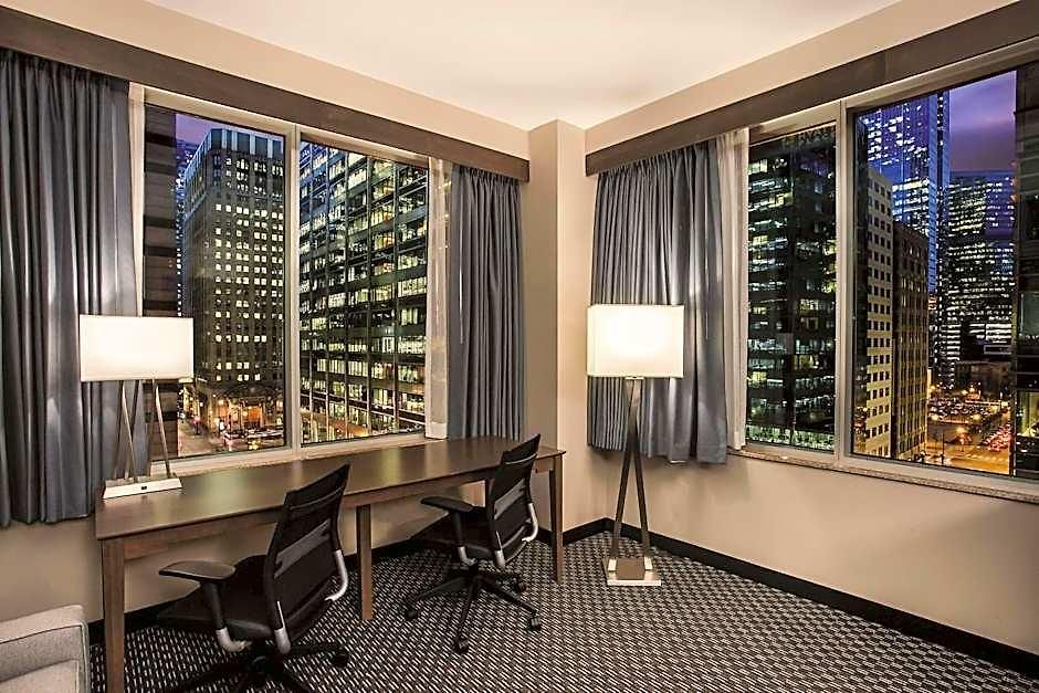 La Quinta & By Wyndham Downtown Chicago