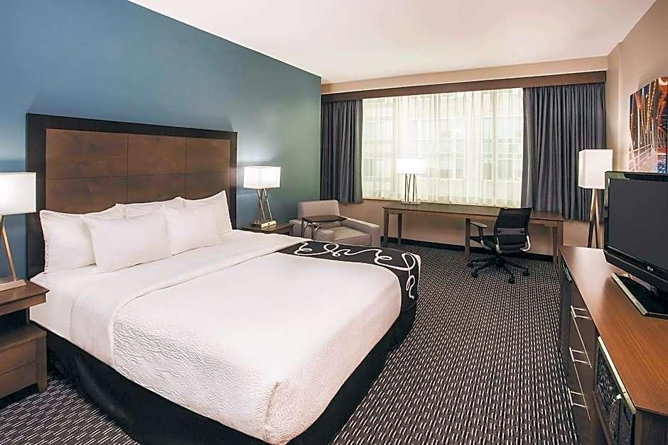 La Quinta & By Wyndham Downtown Chicago