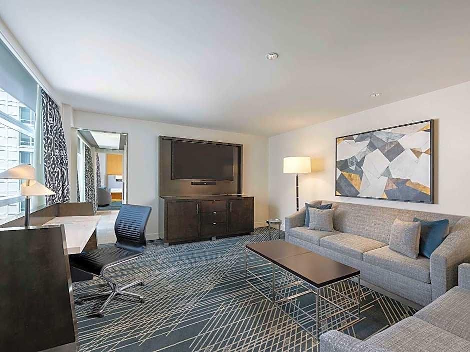 Hotel Sofitel Magnificent Mile 5*
