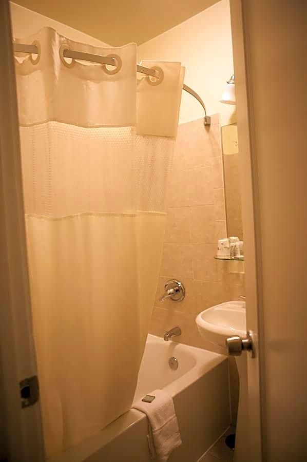 Travelodge By Wyndham Downtown