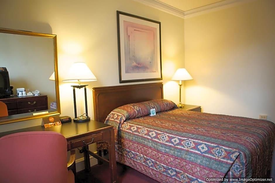 Travelodge By Wyndham Downtown Hotel