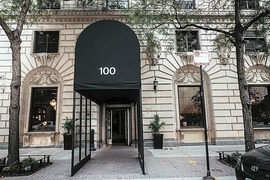 Selina Hotel 3*