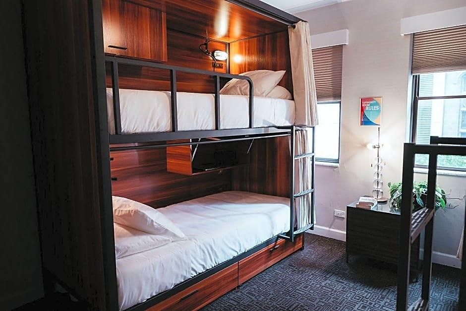 Selina 3* Chicago