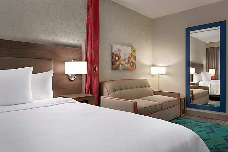 Home2 By Hilton River North Hotel