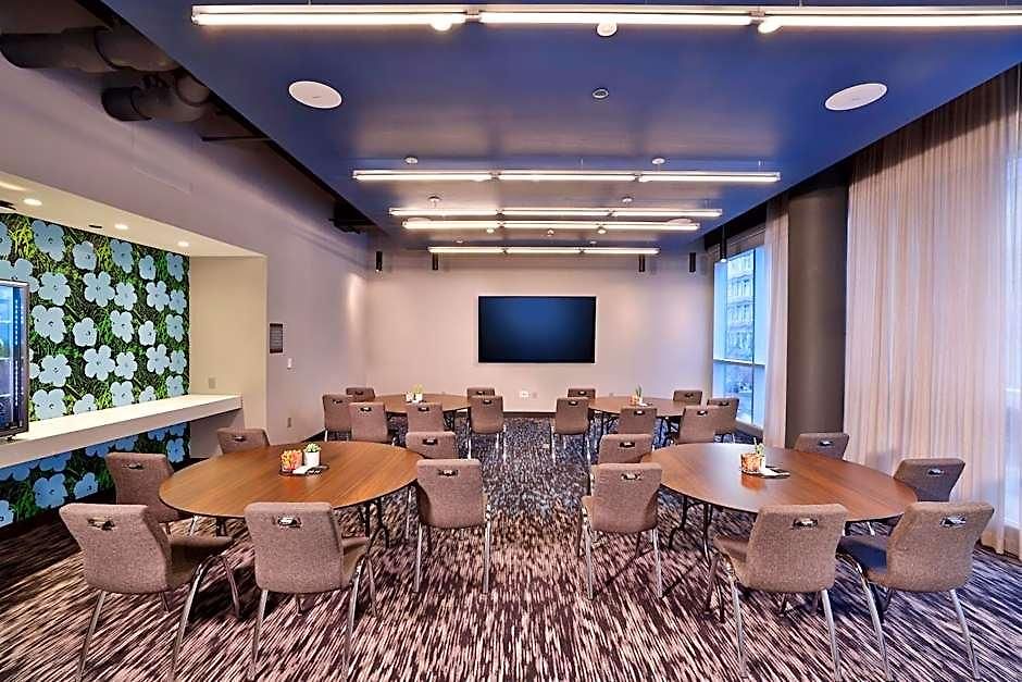 Aloft By Marriott Mag Mile Chicago