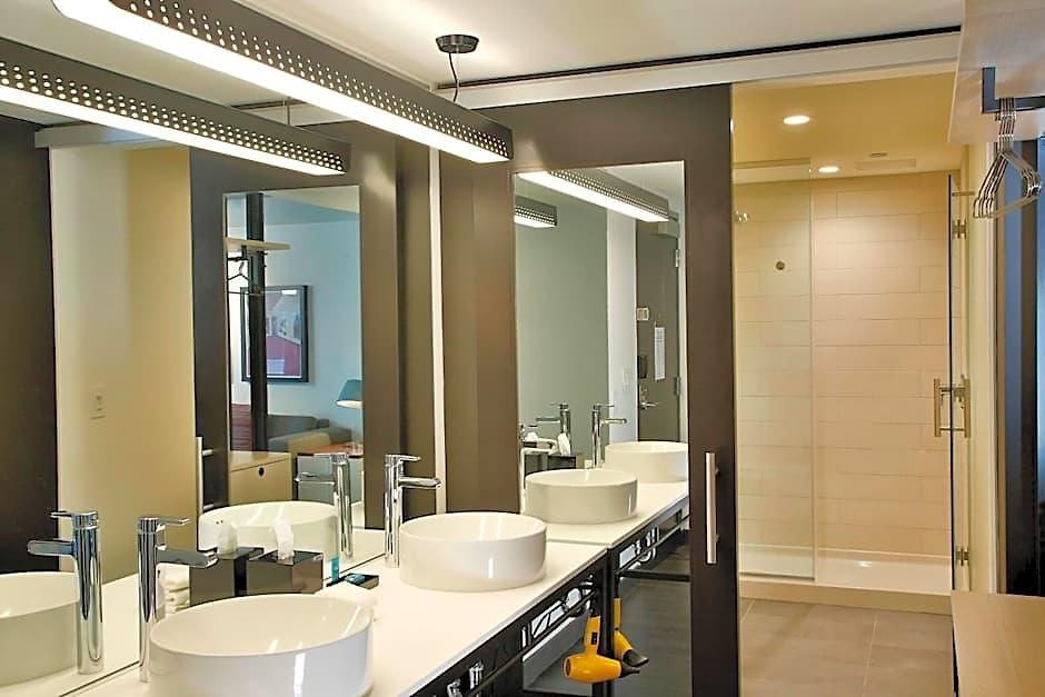 Aloft By Marriott Mag Mile Hotel