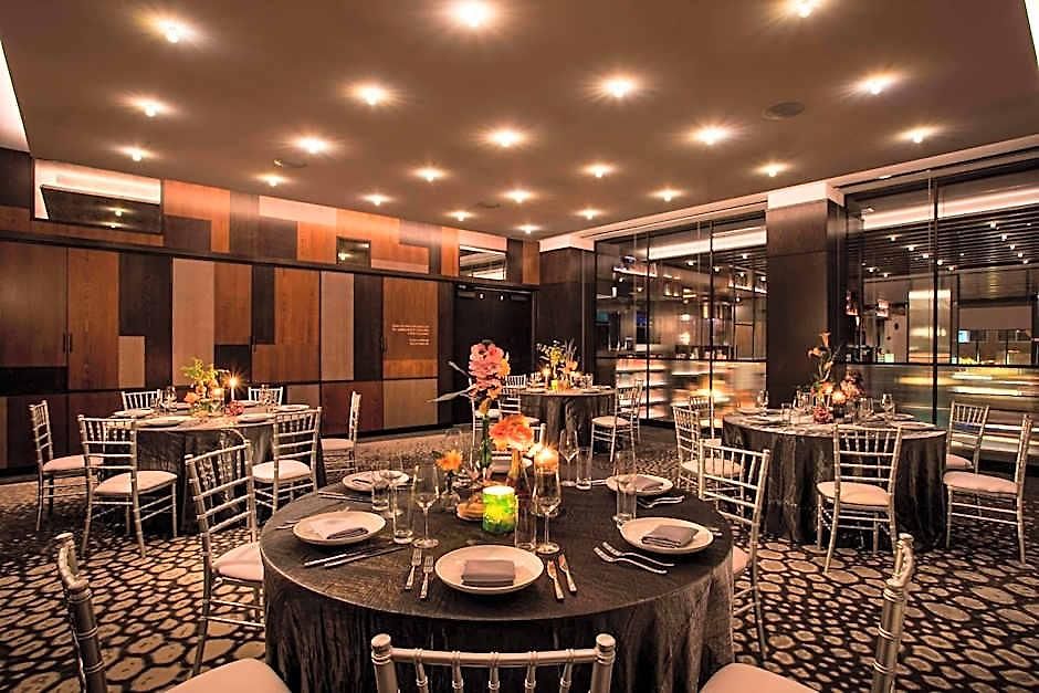 Hotel Emc2, Autograph Collection Chicago