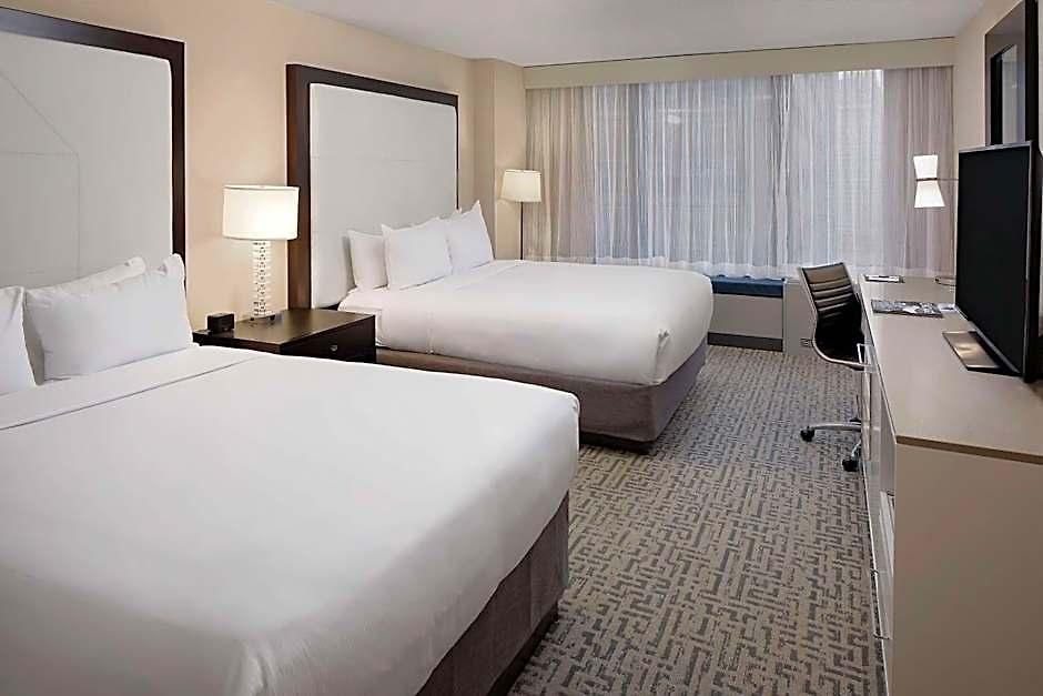 Doubletree By Hilton Magnificent Mile Hotel