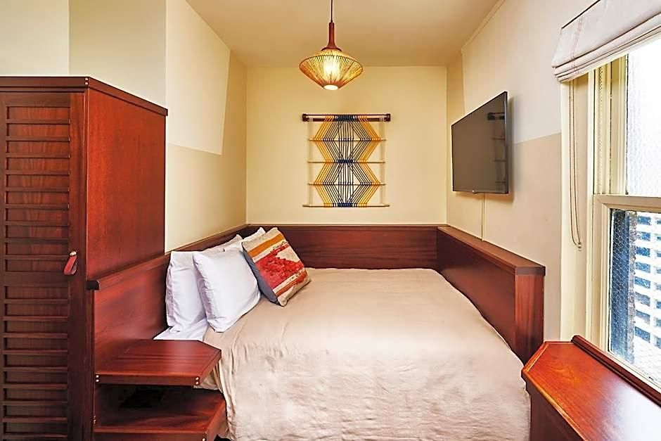 Hotel Freehand 4*
