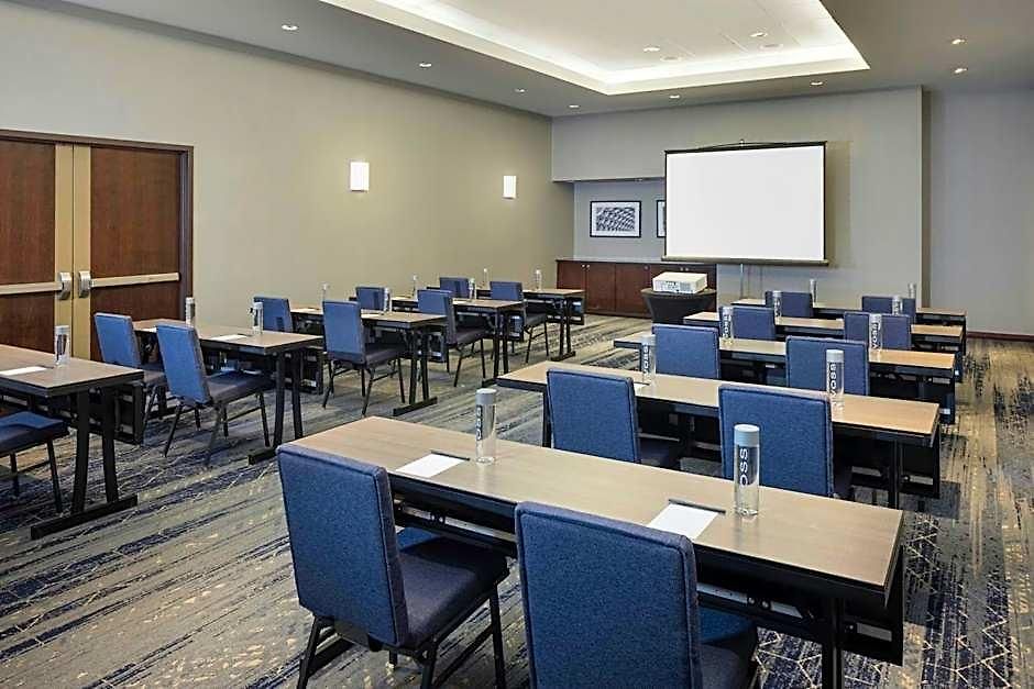 Courtyard By Marriott Downtown/magnificent Mile Chicago