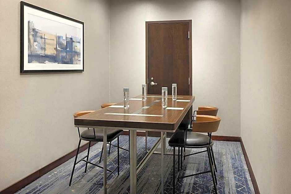 Courtyard By Marriott Downtown/magnificent Mile