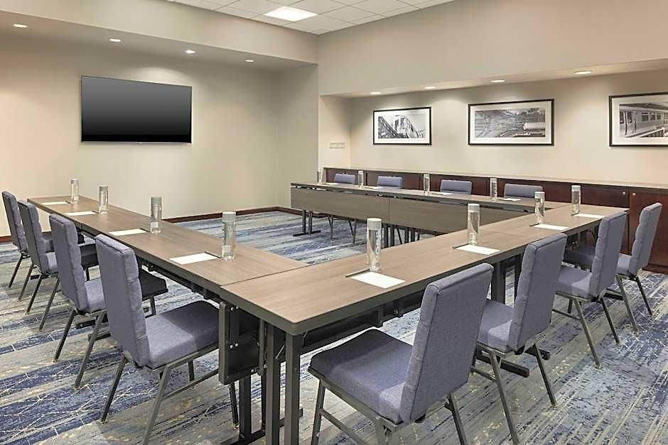 Courtyard By Marriott Downtown/magnificent Mile Hotel