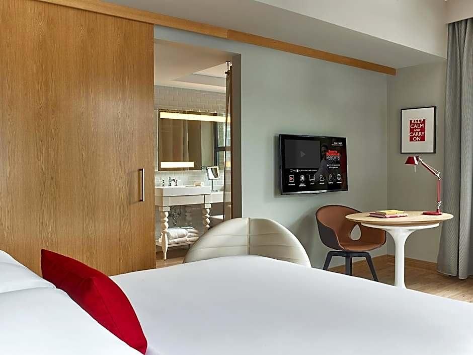 Sports Illustrated Hotel 4*
