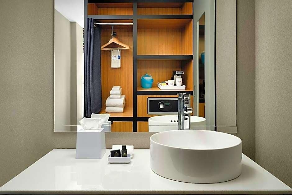 Aloft By Marriott Downtown River North
