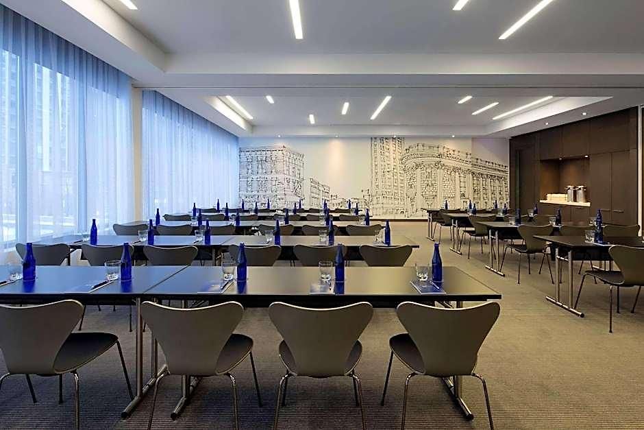 Hotel Radisson Blu Aqua Hotel, 4*
