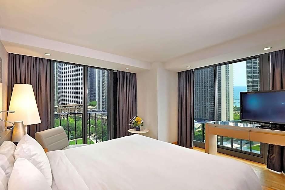 Radisson Blu Aqua Hotel, 4*