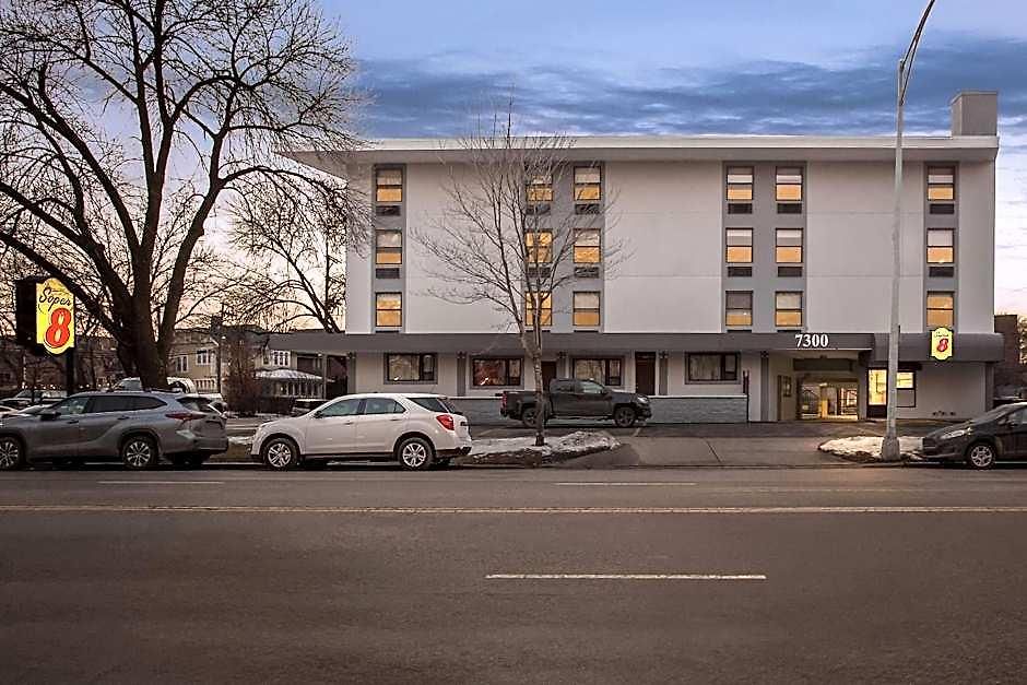 Super 8 By Wyndham Il 2*
