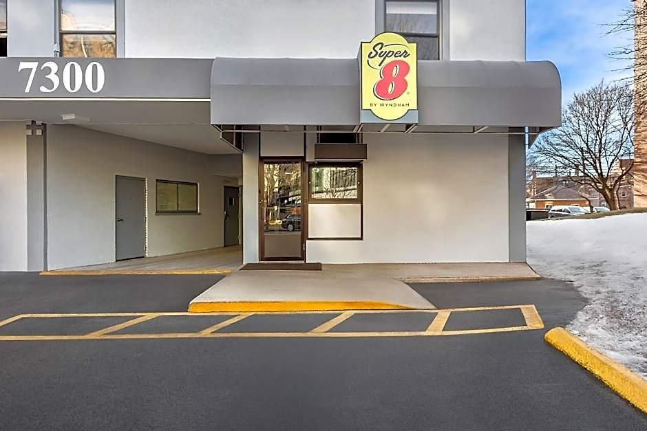 Super 8 By Wyndham Il 2*