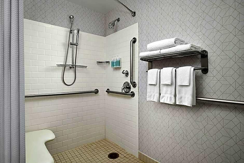 Hotel Springhill Downtown/river North 3*