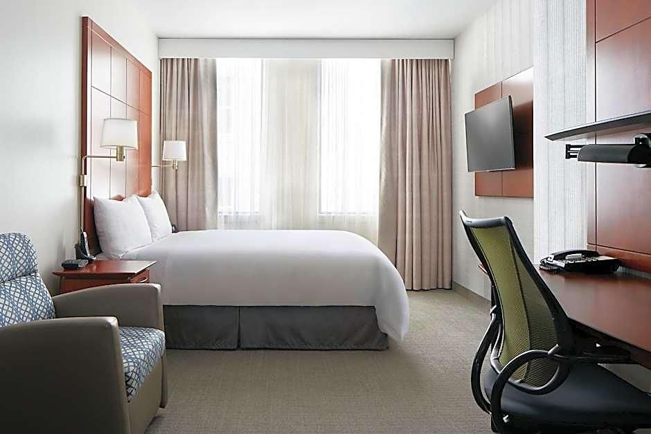 Hotel River 4*