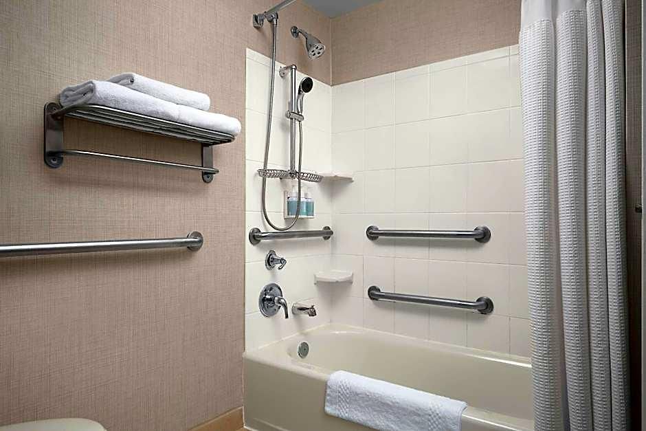 By Marriott Downtown/river North 3* Chicago