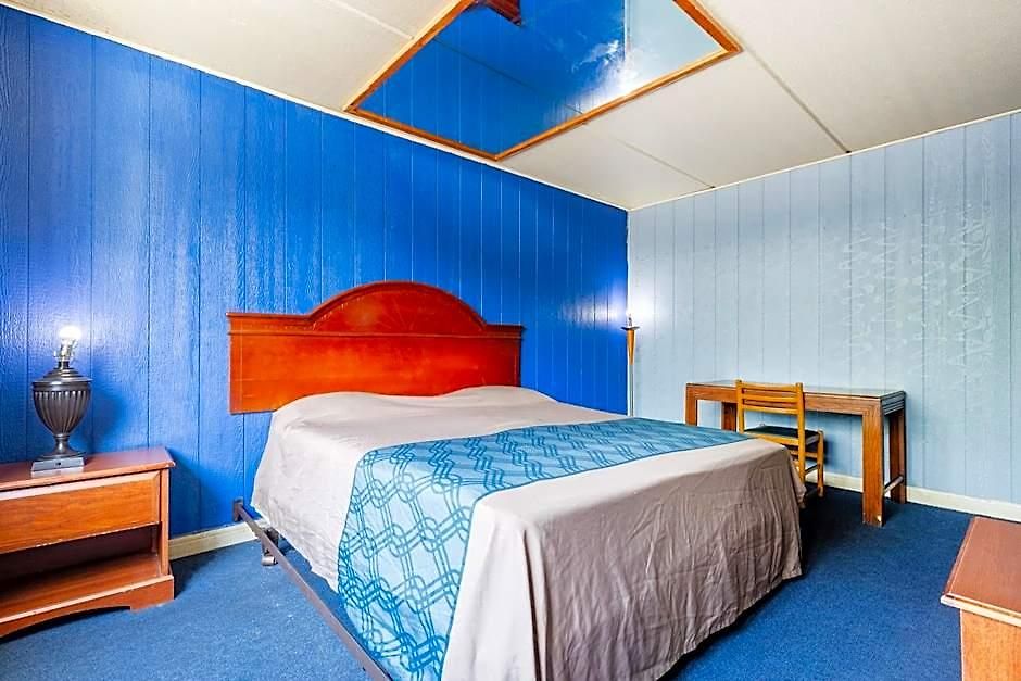 Motel By Oyo I-90 2*