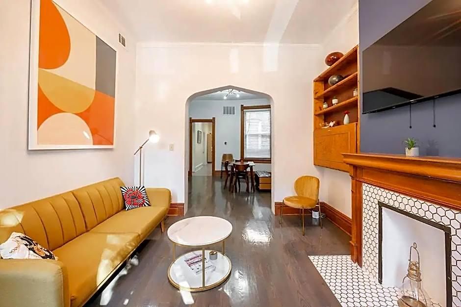 Lincoln Park 3 Bedroom Penthouse Apartment