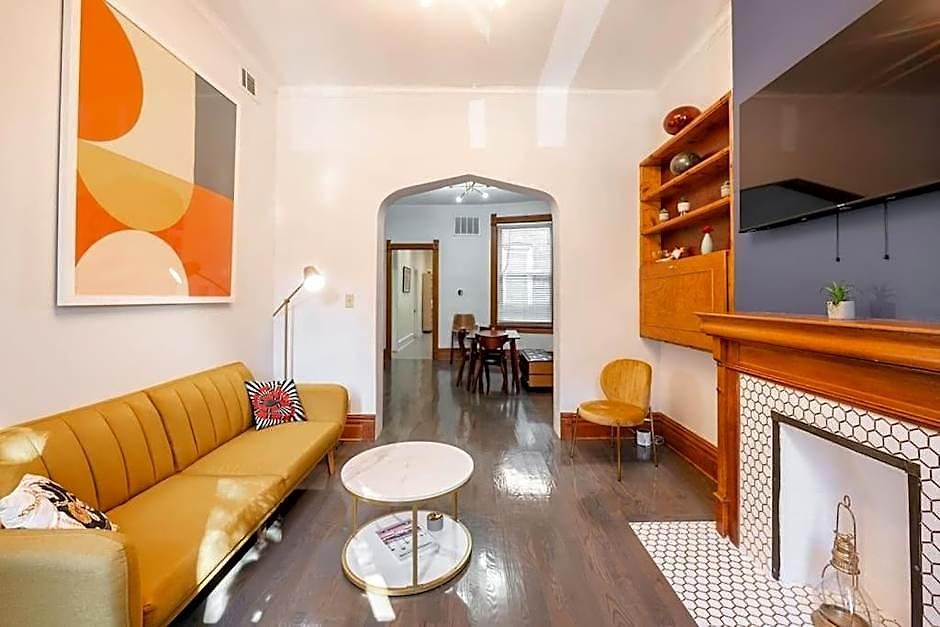 Lincoln Park 3 Bedroom Penthouse *