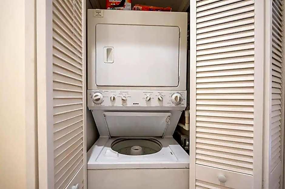 Lincoln Park 3 Bedroom Penthouse *