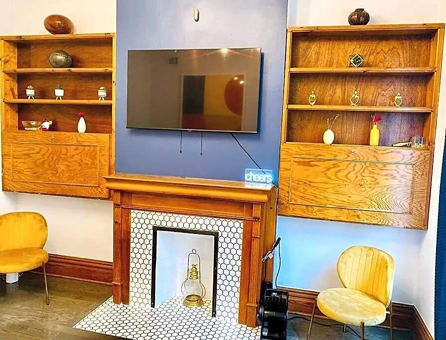 Lincoln Park 3 Bedroom Penthouse *