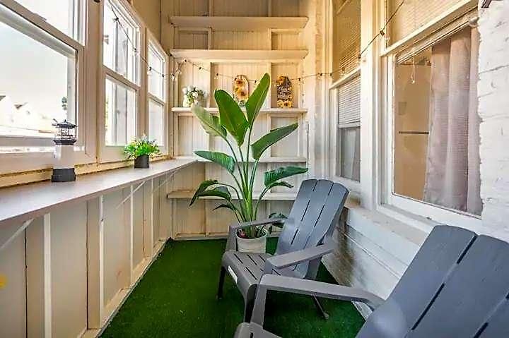 Lincoln Park 3 Bedroom Penthouse