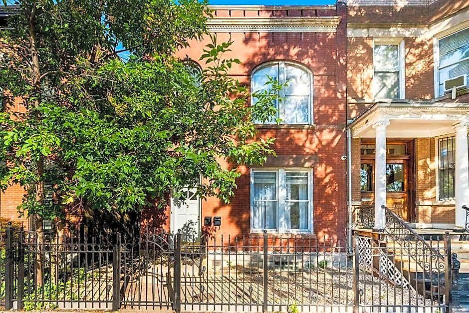 Lincoln Park 3 Bedroom Penthouse *