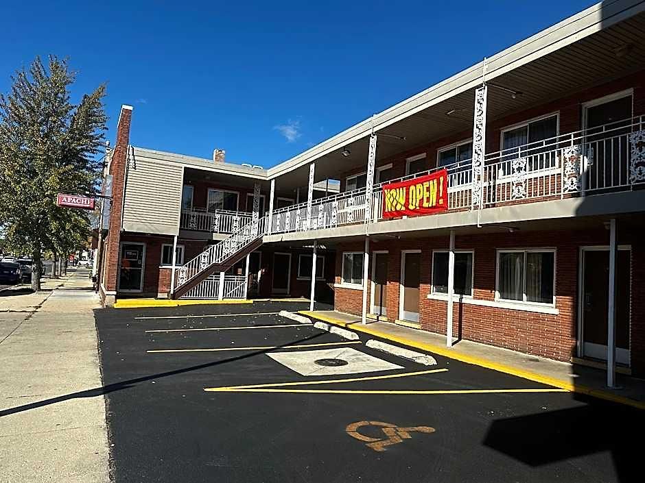 Apache Hotel