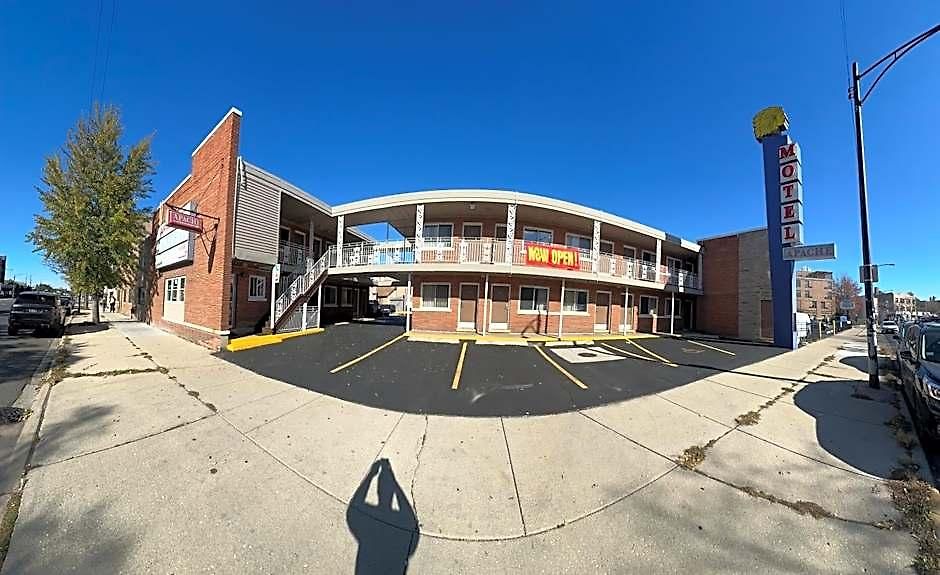 Apache Hotel *