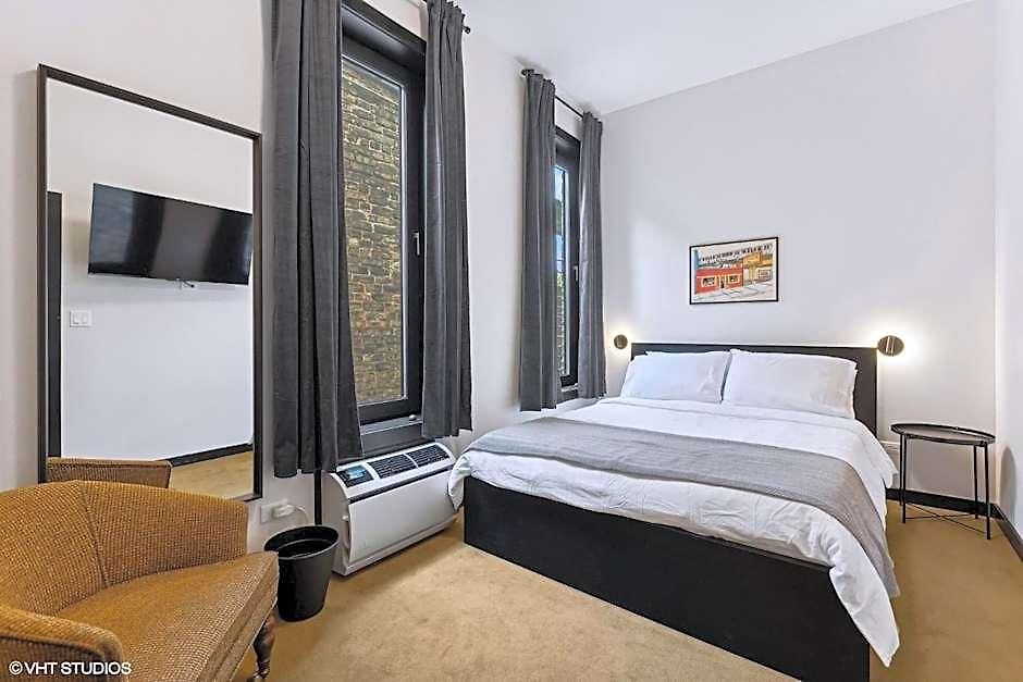 Logan Square Sro Hotel 2*