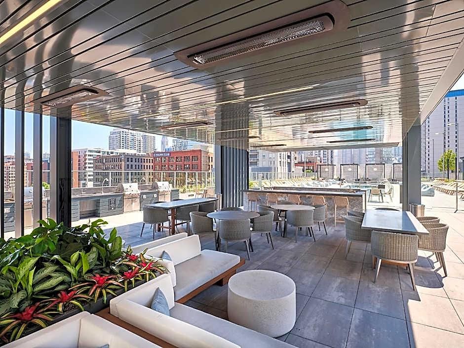 Level River North Hotel 4*