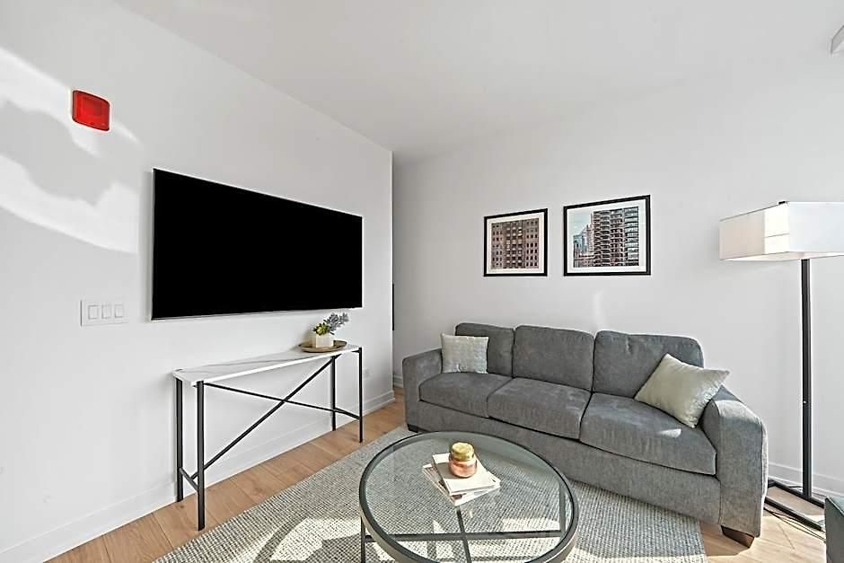 Level River North 4*