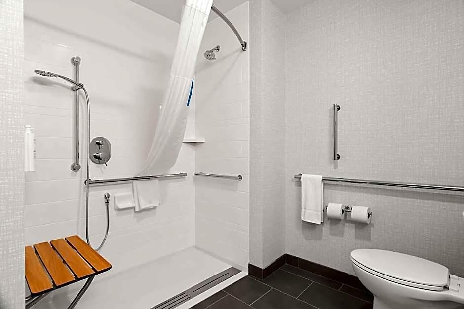 Hotel Hampton & Medical District Uic 3*