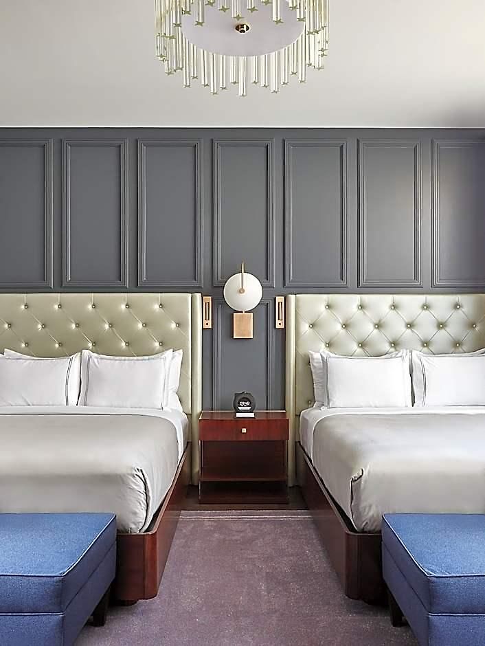 The Lasalle Chicago, Autograph Collection 4*