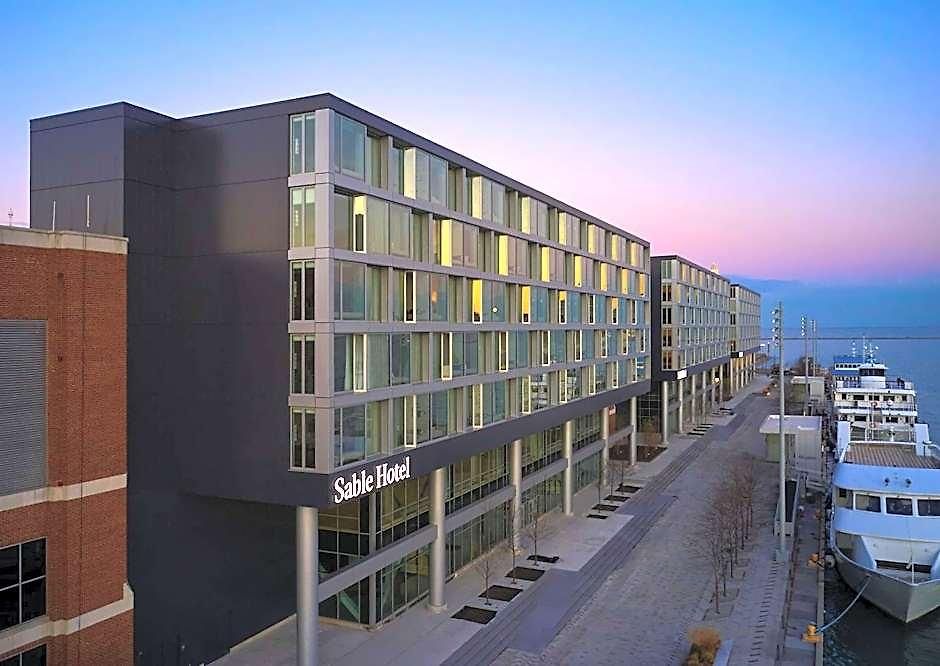 Sable At Navy Pier Chicago, Curio Collection By Hilton Hotel 4*