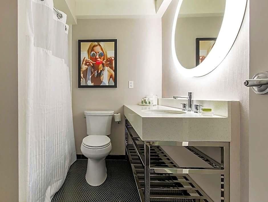 Hotel The Collection Magnificent Mile 4*