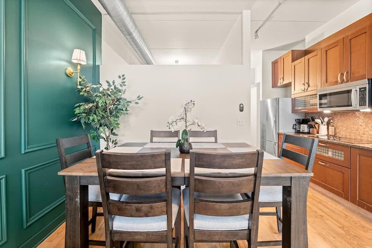 Luxury Fulton Market - Prime Location