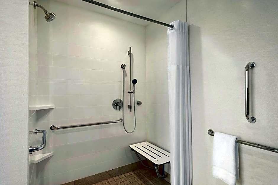 Hilton Garden Downtown South Loop Hotel 3*